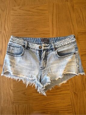 Kendall & Kylie Women’s Jean Shorts